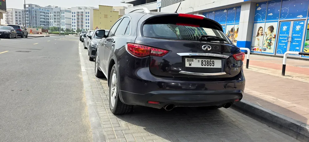 Infiniti FX35 fully loaded (2011) in excellent condition - Image 5