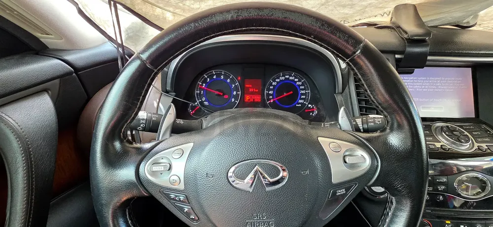 Infiniti FX35 fully loaded (2011) in excellent condition - Image 6