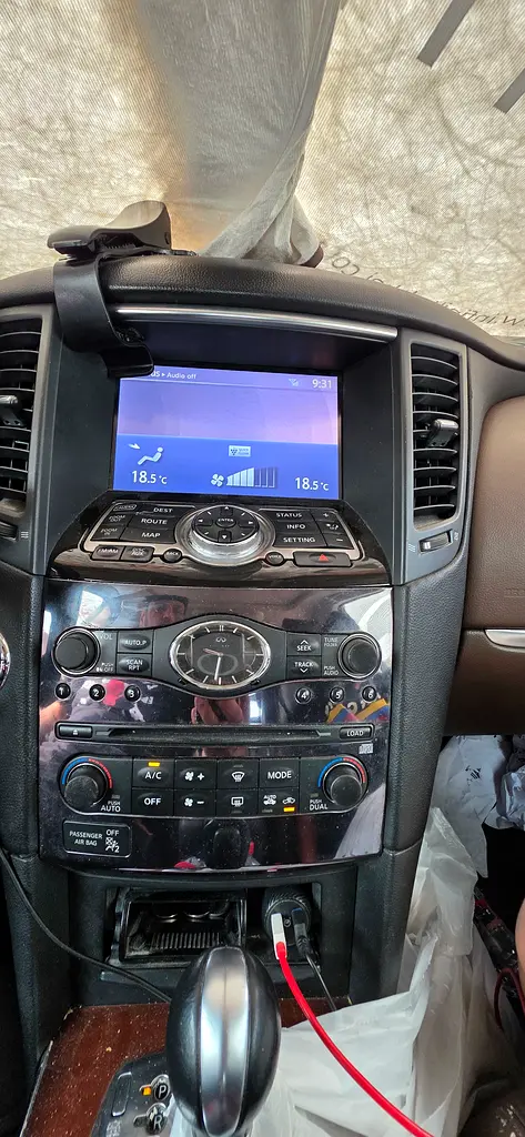 Infiniti FX35 fully loaded (2011) in excellent condition - Image 7