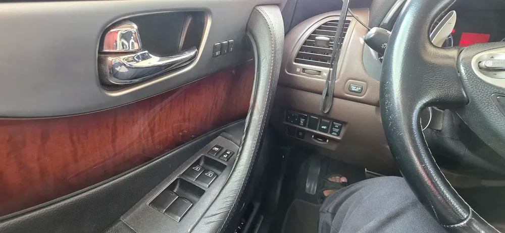 Infiniti FX35 fully loaded (2011) in excellent condition - Image 8