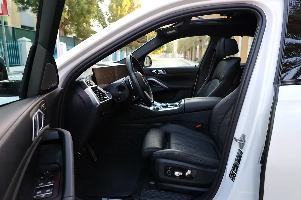 BMW X6-XDrive40i-2024-47000KM-GCC SPECS-UNDER WARRANTY  SERVICE-EXCELLENT CONDITION - Image 11