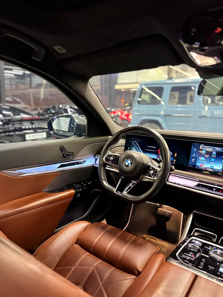 BMW 735i - Image 11