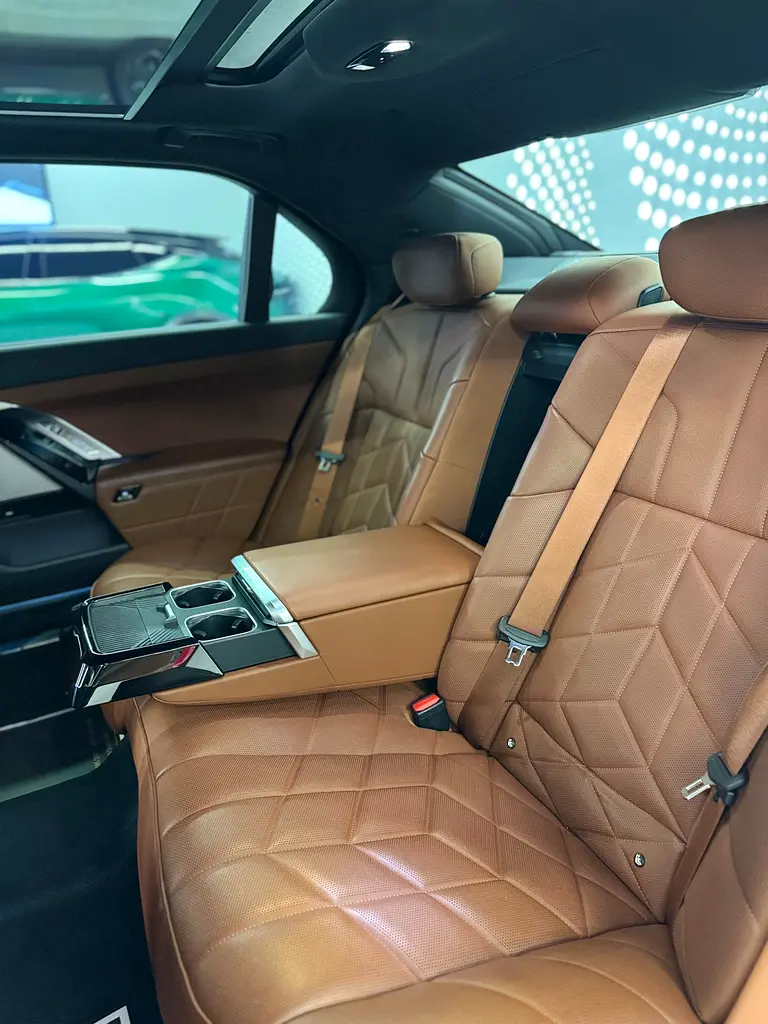 BMW 735i - Image 13