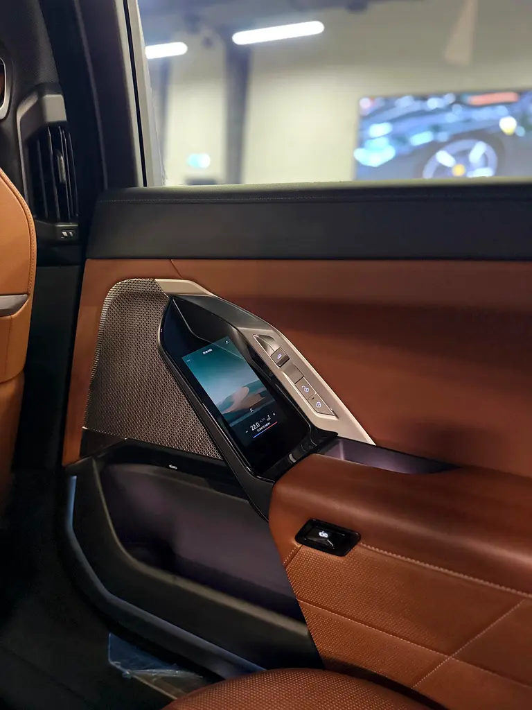 BMW 735i - Image 18