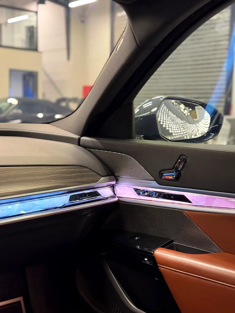 BMW 735i - Image 19