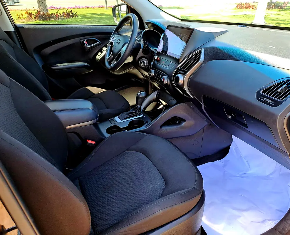 1,649-MONTHLY FOR 1 YEAR ONLY | HYUNDAI TUCSON 2015 2.0L GCC | CRUISE CONTROL I GPS I ACCIDENT FREE - Image 11