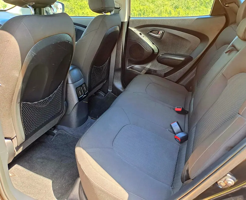 1,649-MONTHLY FOR 1 YEAR ONLY | HYUNDAI TUCSON 2015 2.0L GCC | CRUISE CONTROL I GPS I ACCIDENT FREE - Image 12