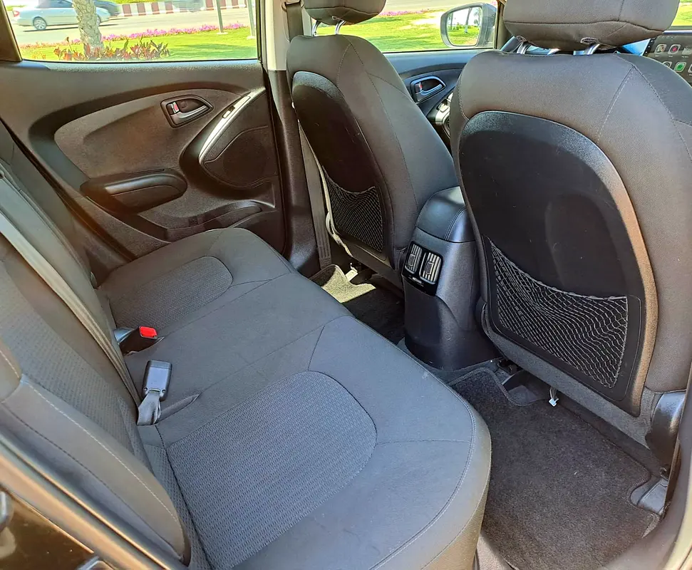 1,649-MONTHLY FOR 1 YEAR ONLY | HYUNDAI TUCSON 2015 2.0L GCC | CRUISE CONTROL I GPS I ACCIDENT FREE - Image 13