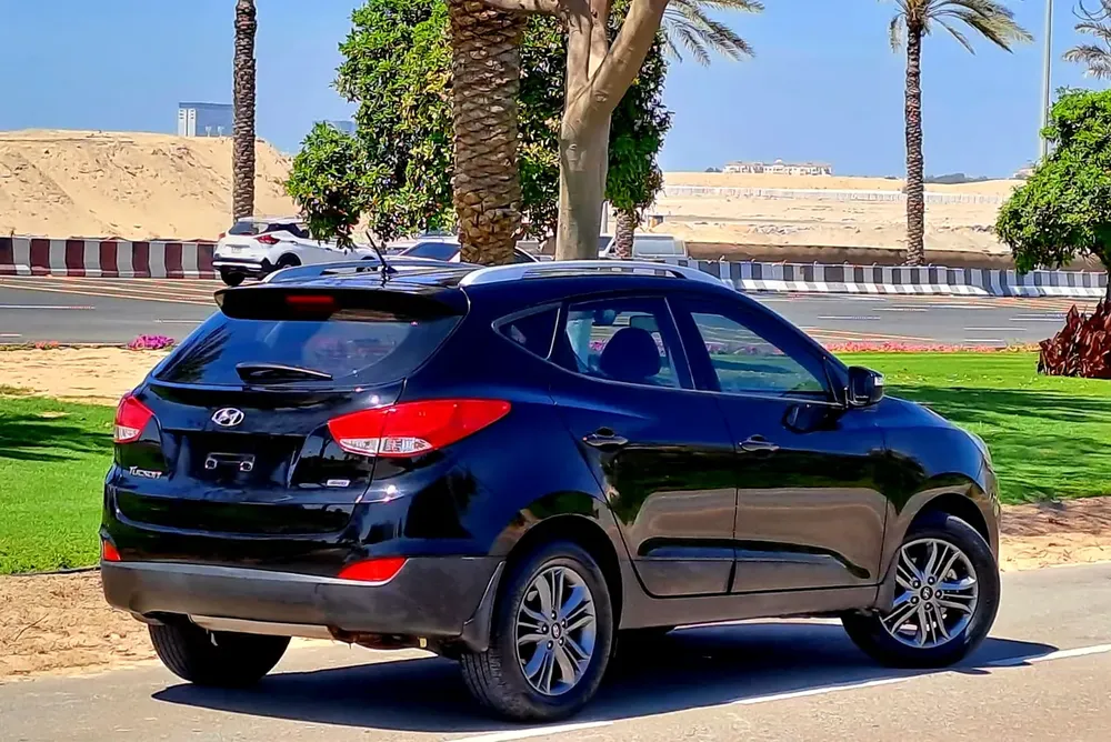 1,649-MONTHLY FOR 1 YEAR ONLY | HYUNDAI TUCSON 2015 2.0L GCC | CRUISE CONTROL I GPS I ACCIDENT FREE - Image 4
