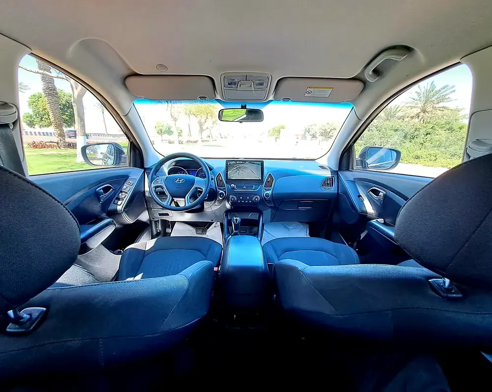1,649-MONTHLY FOR 1 YEAR ONLY | HYUNDAI TUCSON 2015 2.0L GCC | CRUISE CONTROL I GPS I ACCIDENT FREE - Image 7