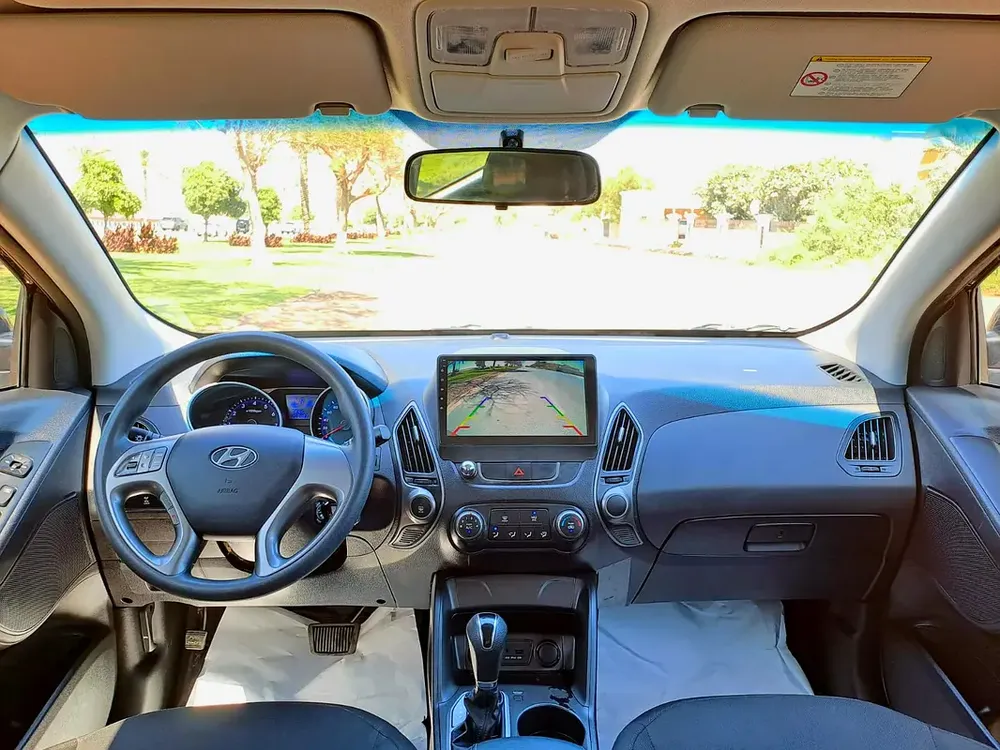 1,649-MONTHLY FOR 1 YEAR ONLY | HYUNDAI TUCSON 2015 2.0L GCC | CRUISE CONTROL I GPS I ACCIDENT FREE - Image 8