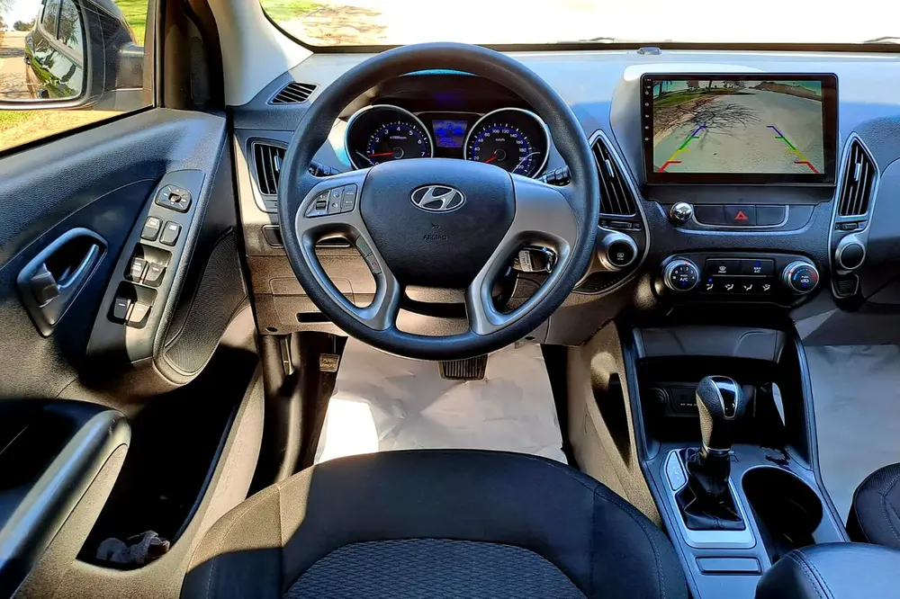 1,649-MONTHLY FOR 1 YEAR ONLY | HYUNDAI TUCSON 2015 2.0L GCC | CRUISE CONTROL I GPS I ACCIDENT FREE - Image 9
