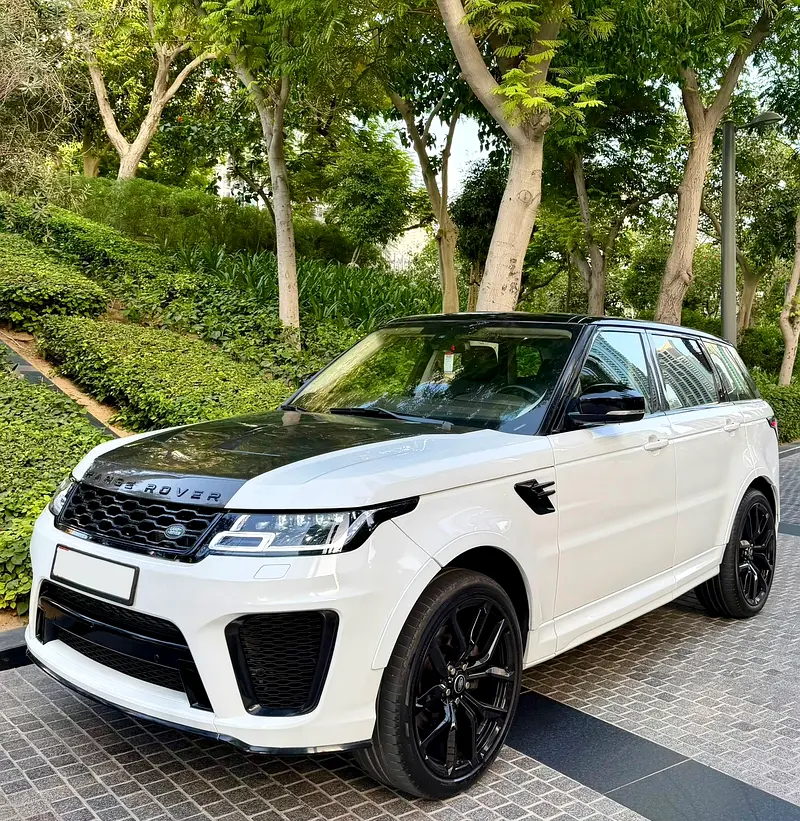 SVR KIT RANGE ROVER SPORT —  GCC —  FULL SERVICE HISTORY — VERY NEAT — PANORAMIC ROOF - Image 10