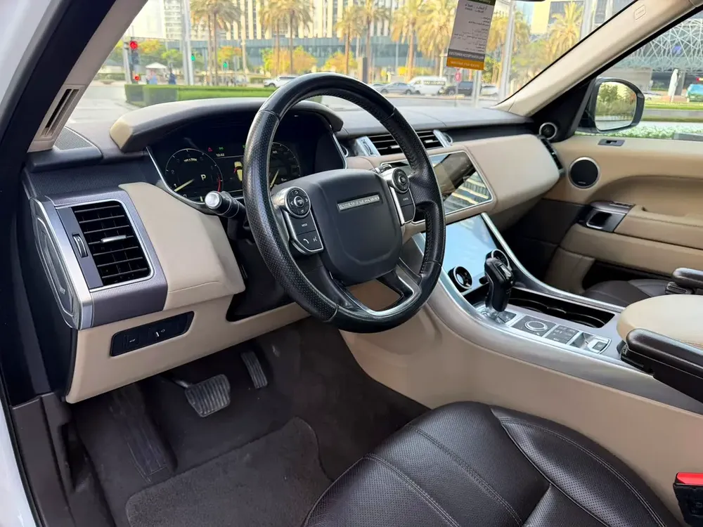 SVR KIT RANGE ROVER SPORT —  GCC —  FULL SERVICE HISTORY — VERY NEAT — PANORAMIC ROOF - Image 15