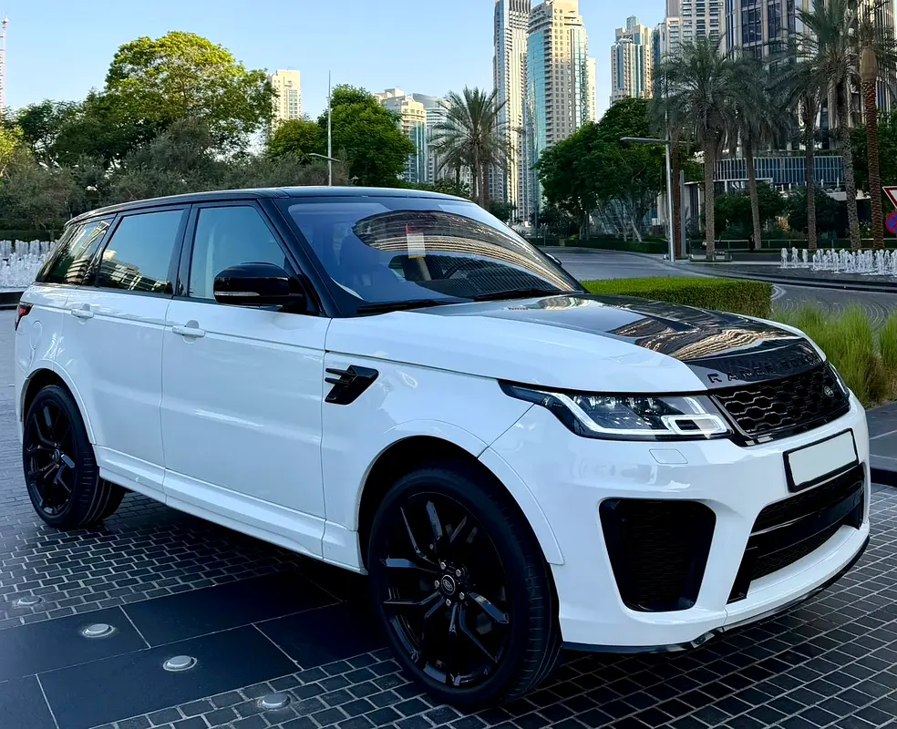 SVR KIT RANGE ROVER SPORT —  GCC —  FULL SERVICE HISTORY — VERY NEAT — PANORAMIC ROOF - Image 4
