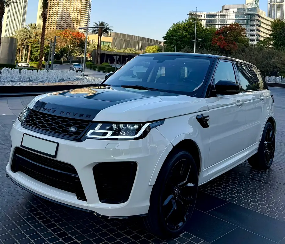 SVR KIT RANGE ROVER SPORT —  GCC —  FULL SERVICE HISTORY — VERY NEAT — PANORAMIC ROOF - Image 7