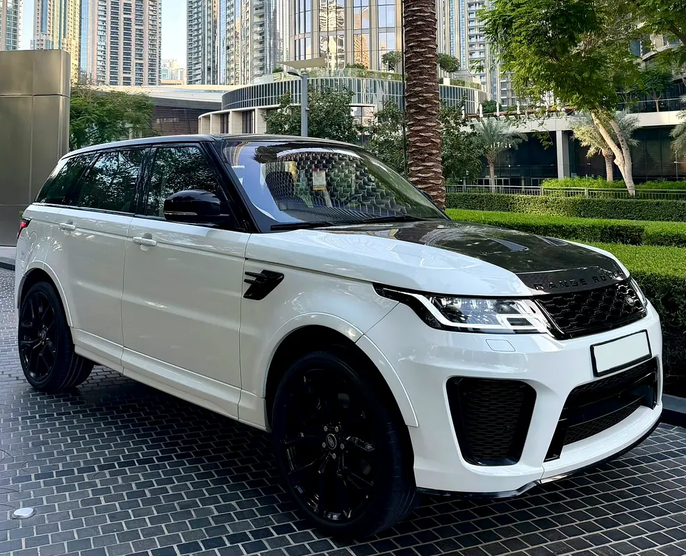 SVR KIT RANGE ROVER SPORT —  GCC —  FULL SERVICE HISTORY — VERY NEAT — PANORAMIC ROOF - Image 9