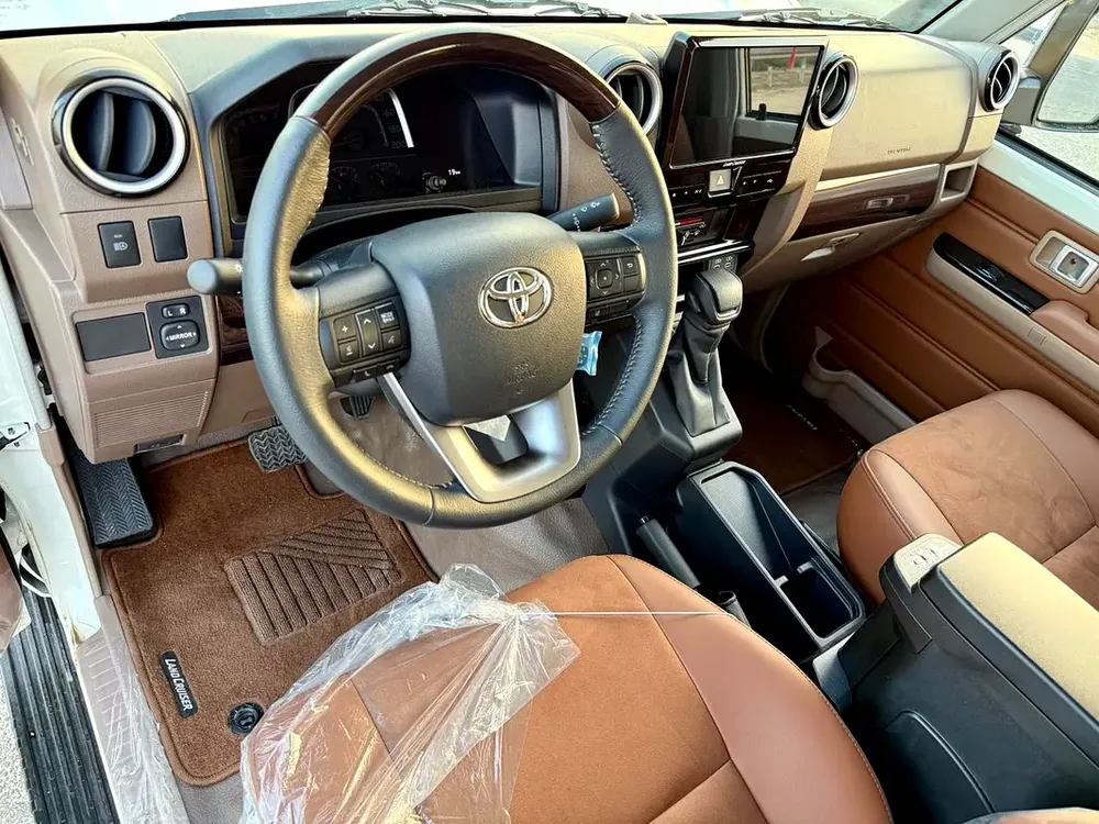 Toyota Land Cruiser 70 Series LC 79 40th Anniversary 2026 GCC Specs - Image 10