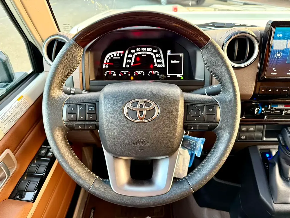Toyota Land Cruiser 70 Series LC 79 40th Anniversary 2026 GCC Specs - Image 15