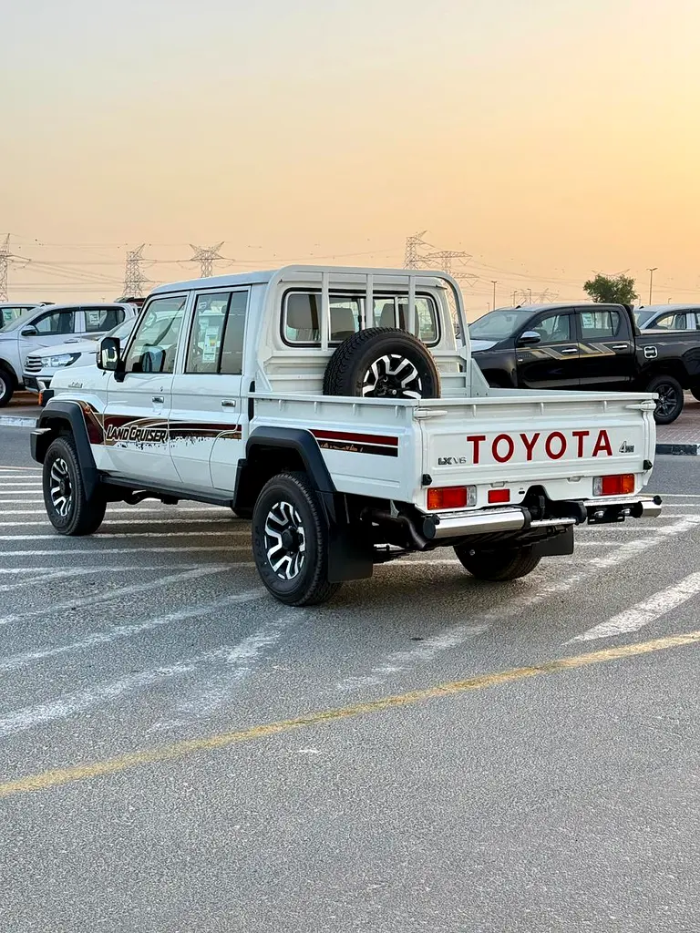 Toyota Land Cruiser 70 Series LC 79 40th Anniversary 2026 GCC Specs - Image 4