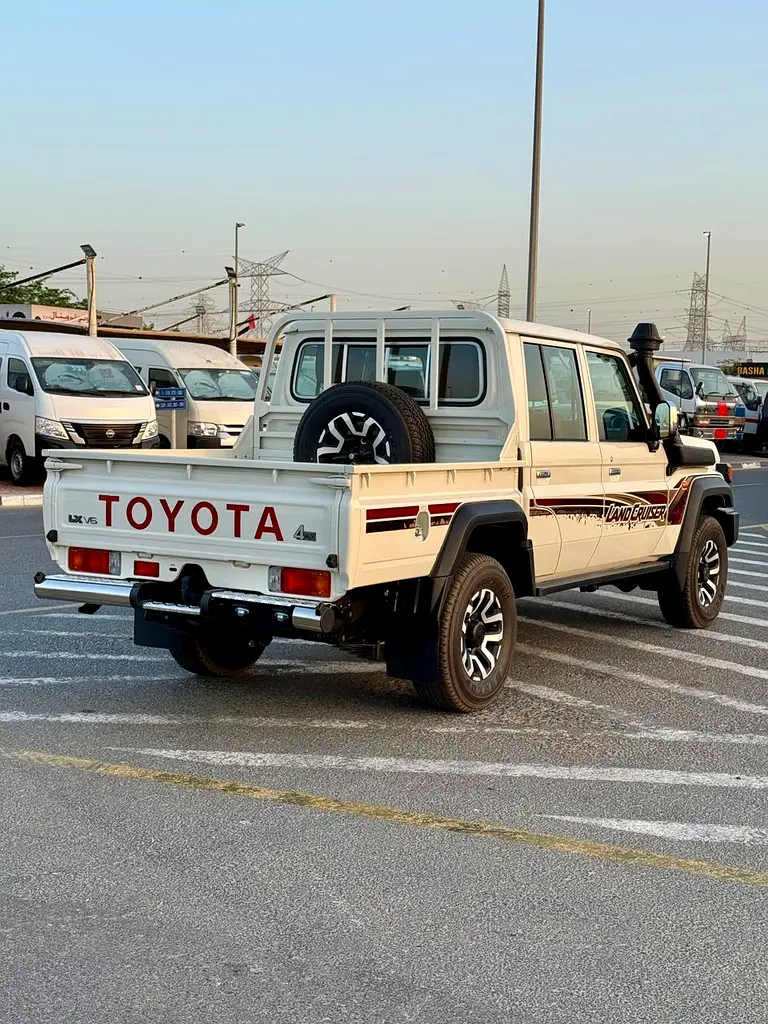 Toyota Land Cruiser 70 Series LC 79 40th Anniversary 2026 GCC Specs - Image 5