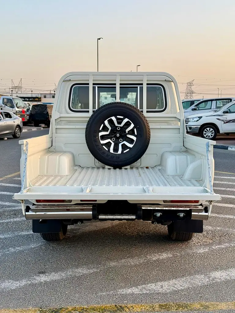 Toyota Land Cruiser 70 Series LC 79 40th Anniversary 2026 GCC Specs - Image 6