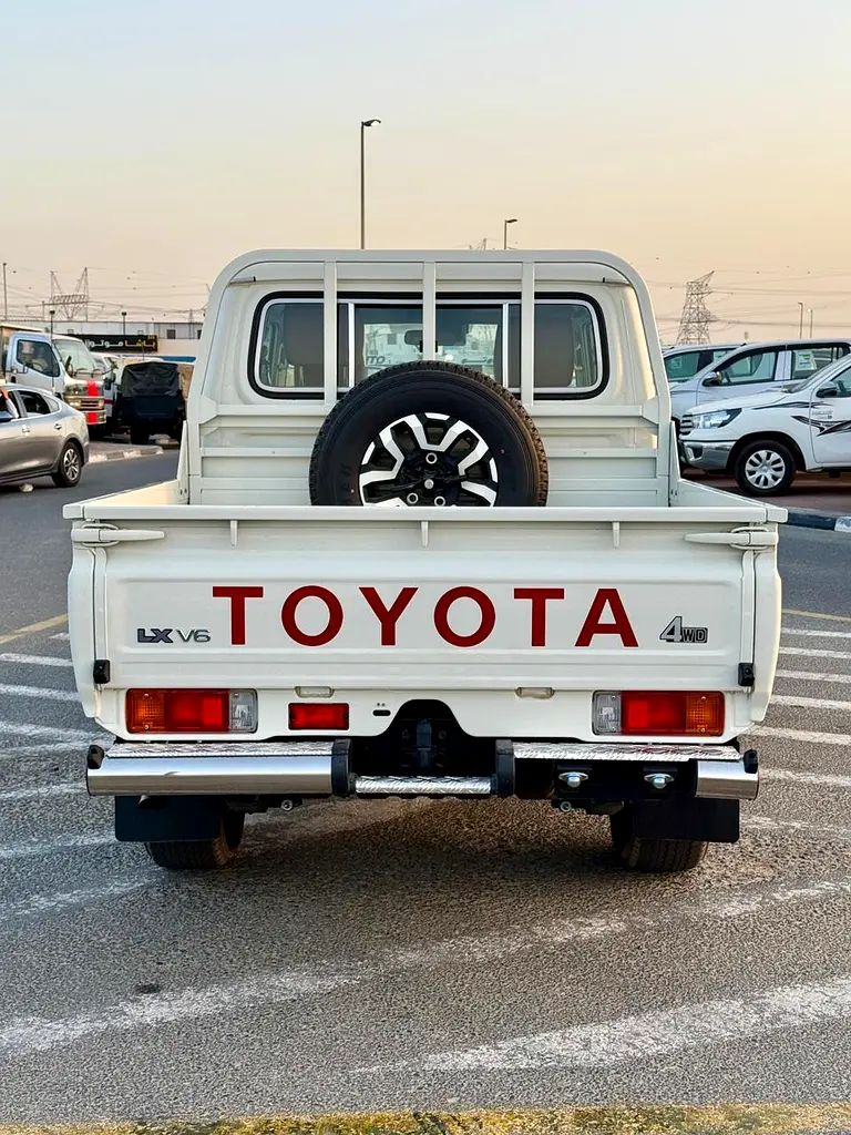 Toyota Land Cruiser 70 Series LC 79 40th Anniversary 2026 GCC Specs - Image 7