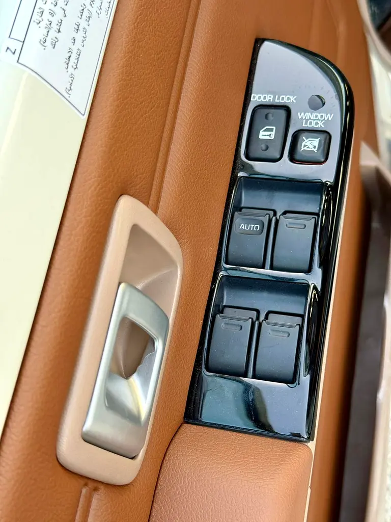 Toyota Land Cruiser 70 Series LC 79 40th Anniversary 2026 GCC Specs - Image 8