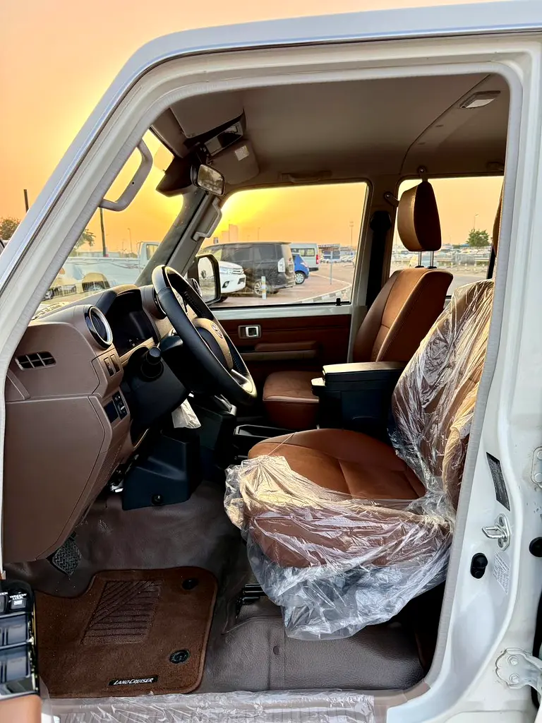 Toyota Land Cruiser 70 Series LC 79 40th Anniversary 2026 GCC Specs - Image 9