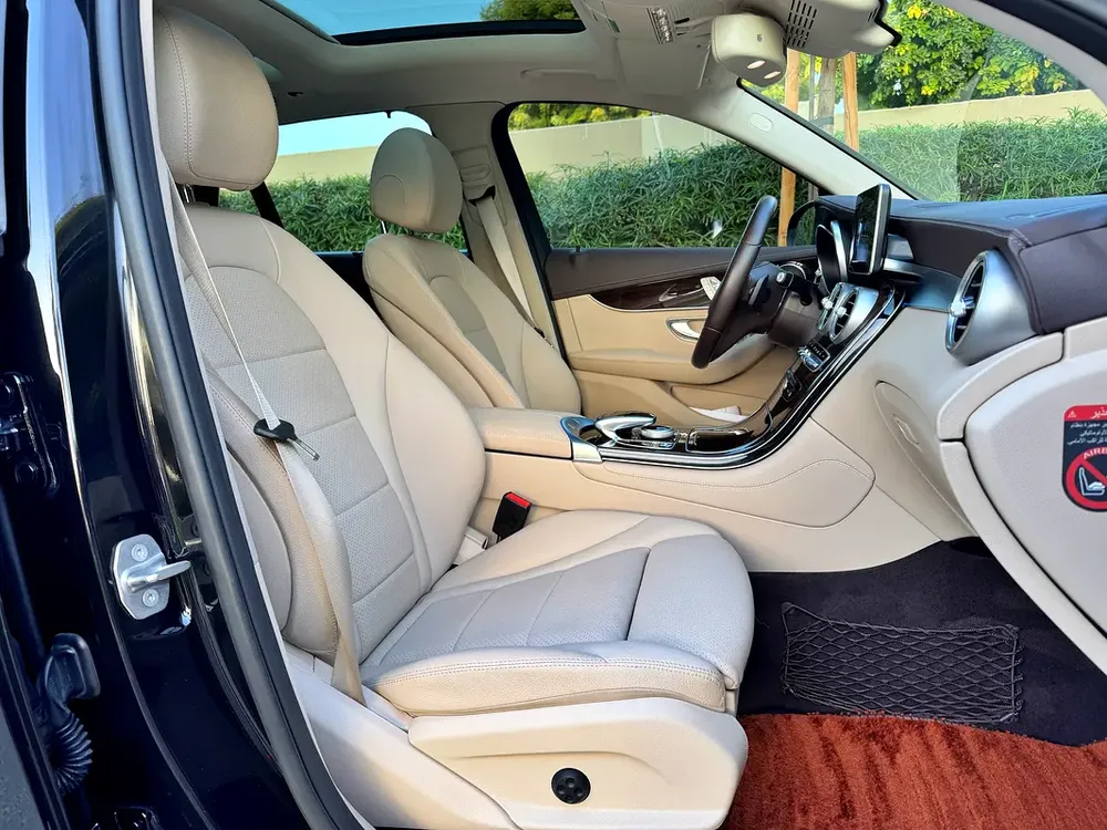 Mercedes-Benz GLC 250 4MATIC / FULL GARGASH HISTORY - Image 13