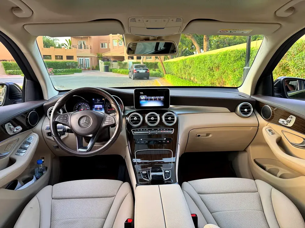 Mercedes-Benz GLC 250 4MATIC / FULL GARGASH HISTORY - Image 14