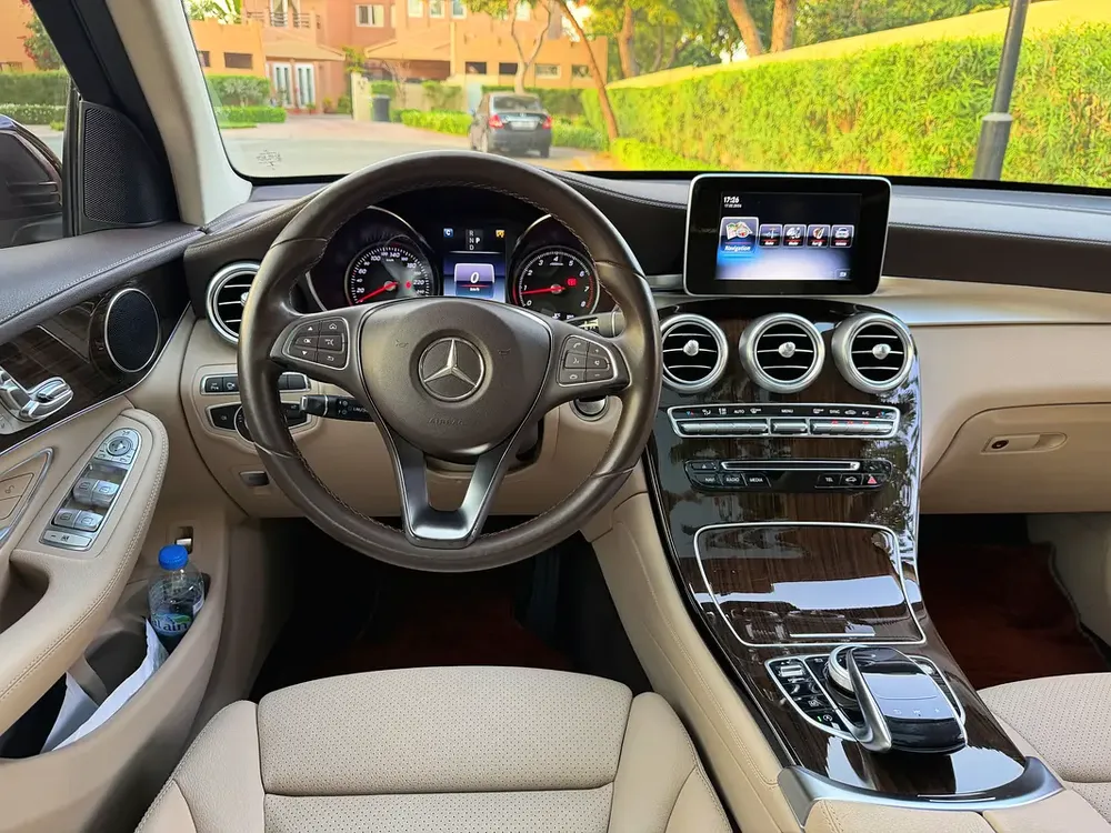 Mercedes-Benz GLC 250 4MATIC / FULL GARGASH HISTORY - Image 15