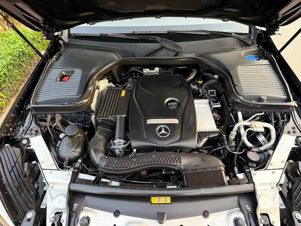 Mercedes-Benz GLC 250 4MATIC / FULL GARGASH HISTORY - Image 20
