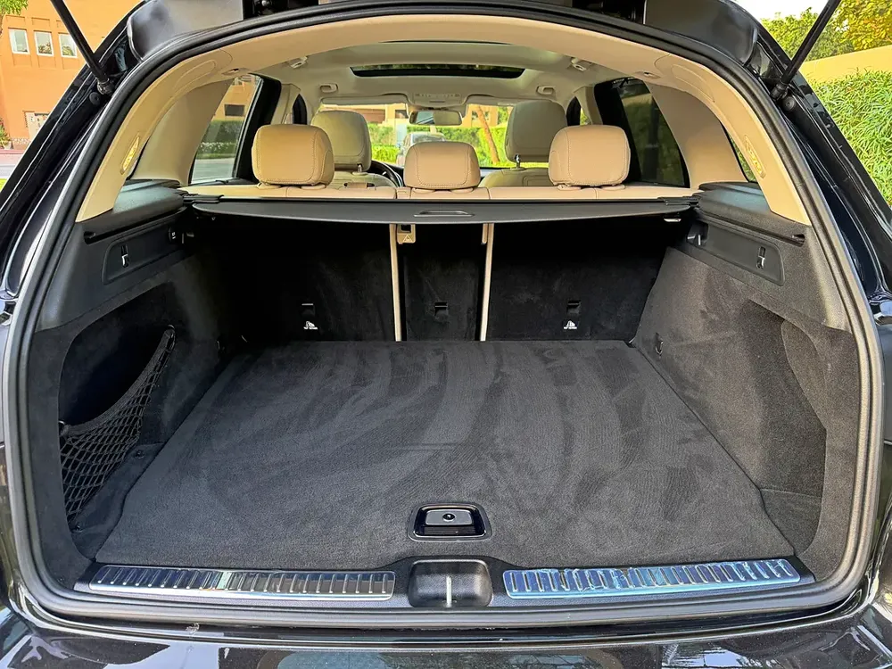 Mercedes-Benz GLC 250 4MATIC / FULL GARGASH HISTORY - Image 9