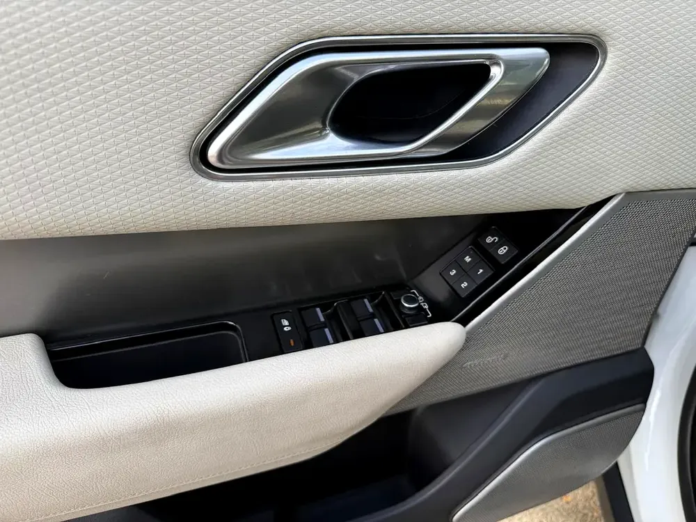 RANGE ROVER VELAR S 2018 DIESEL 2.0L TURBO CHARGED FULL OPTIONS TWO KEYS - Image 19
