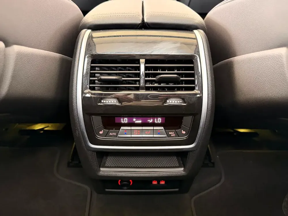 2025 BMW X7 xDrive40i - Image 14
