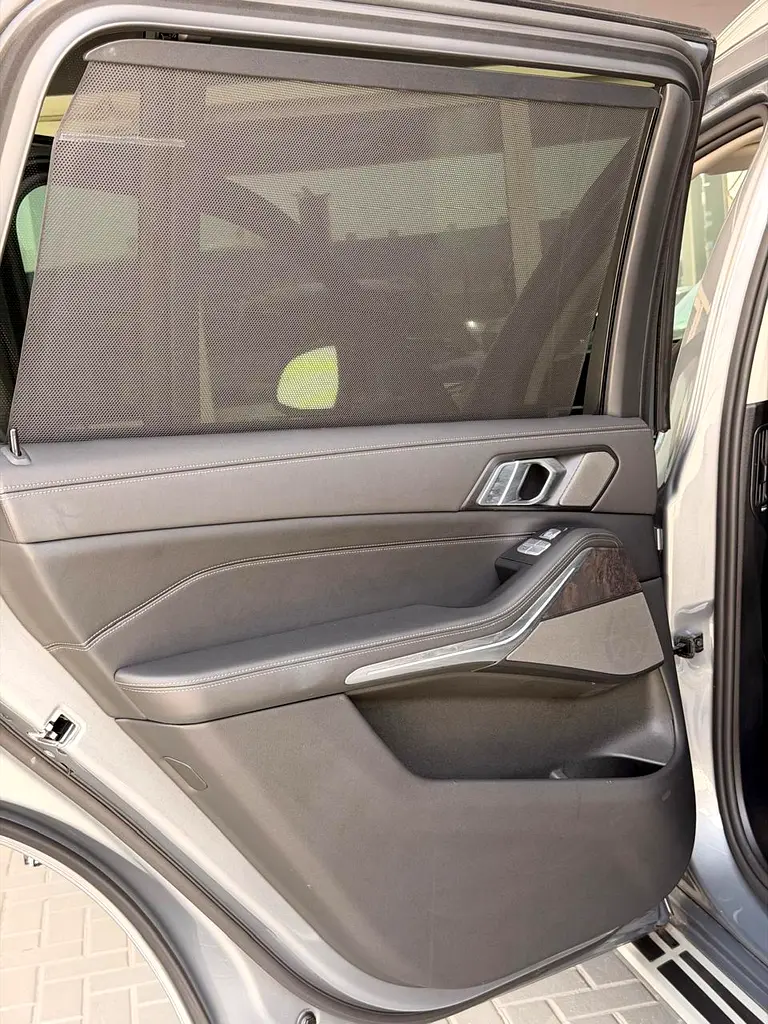 2025 BMW X7 xDrive40i - Image 16