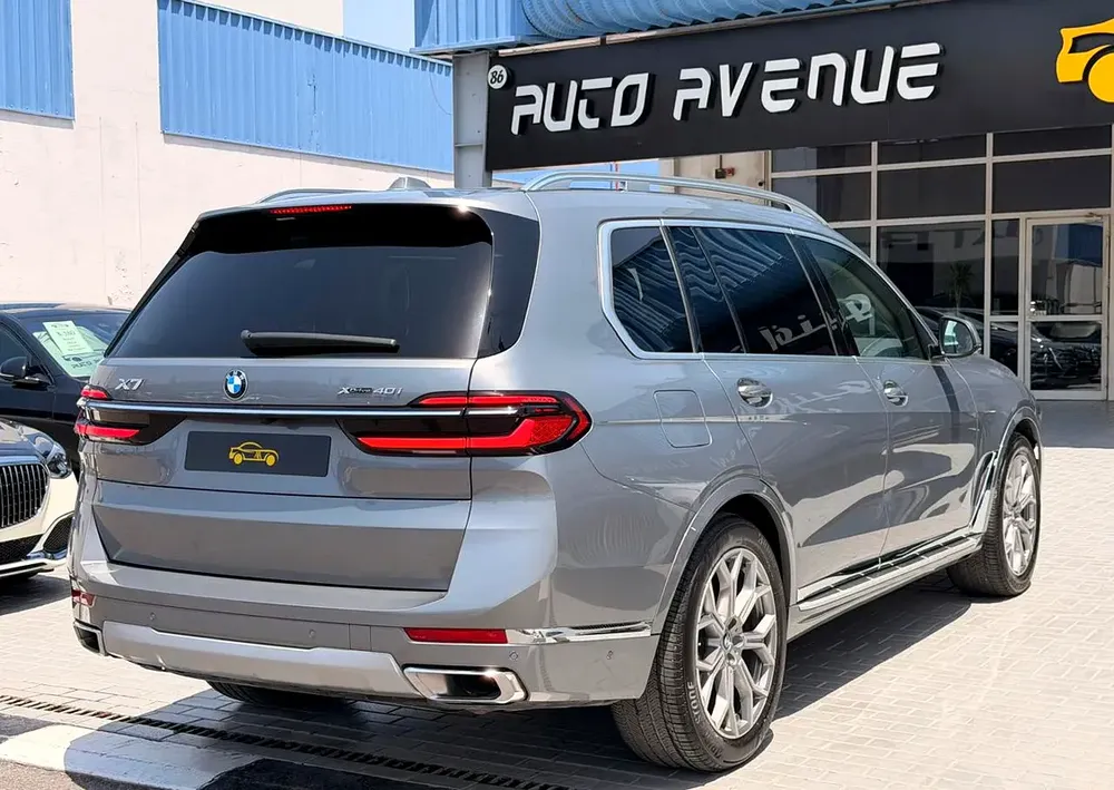 2025 BMW X7 xDrive40i - Image 4