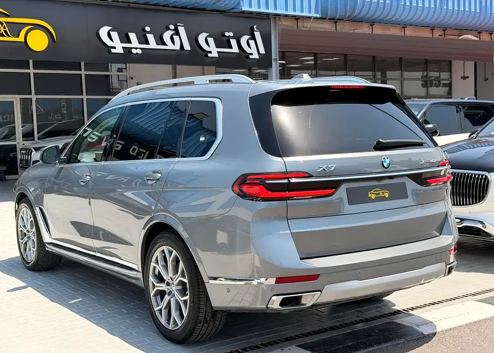 2025 BMW X7 xDrive40i - Image 6