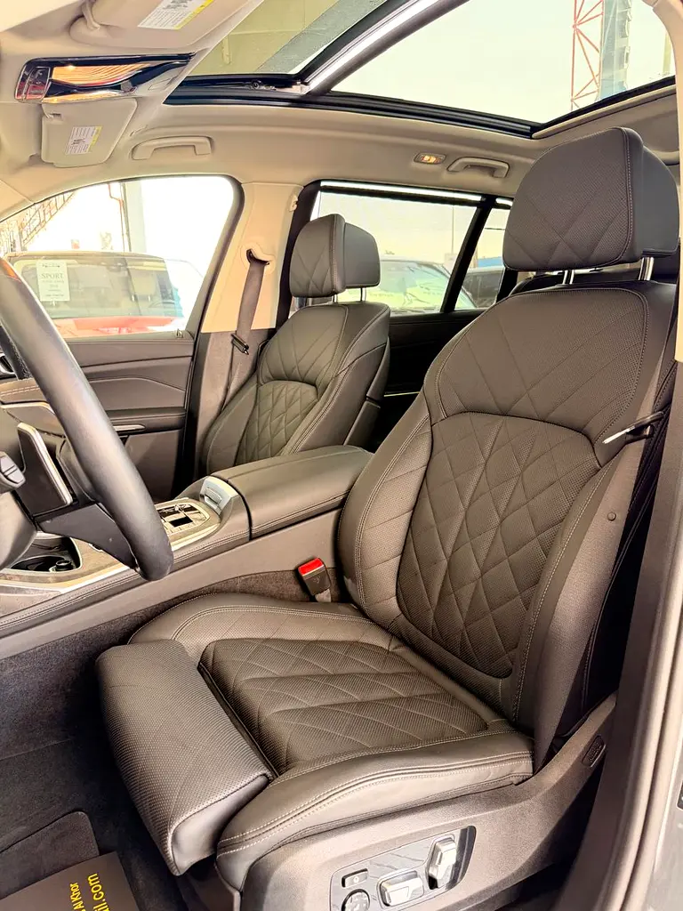 2025 BMW X7 xDrive40i - Image 7