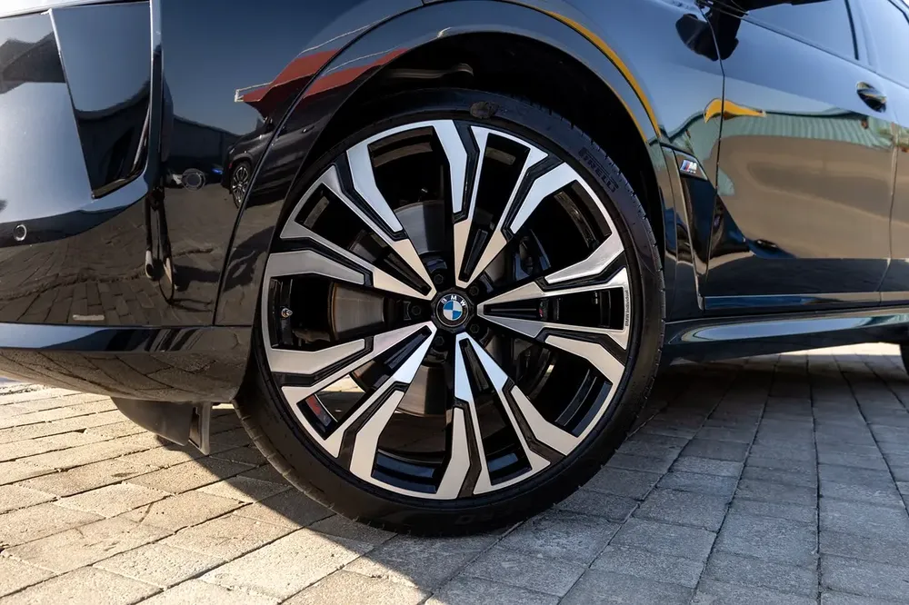 BMW X7 M60i xDrive M-Sport 2023 GCC | Agency Warranty | Service Contract - Image 8