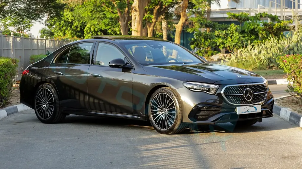 2026 Mercedes-Benz E 300 AMG EQ Boost 2.0T RWD GCC 0Km With 2 Years Unlimited Mileage Warranty - Image 4