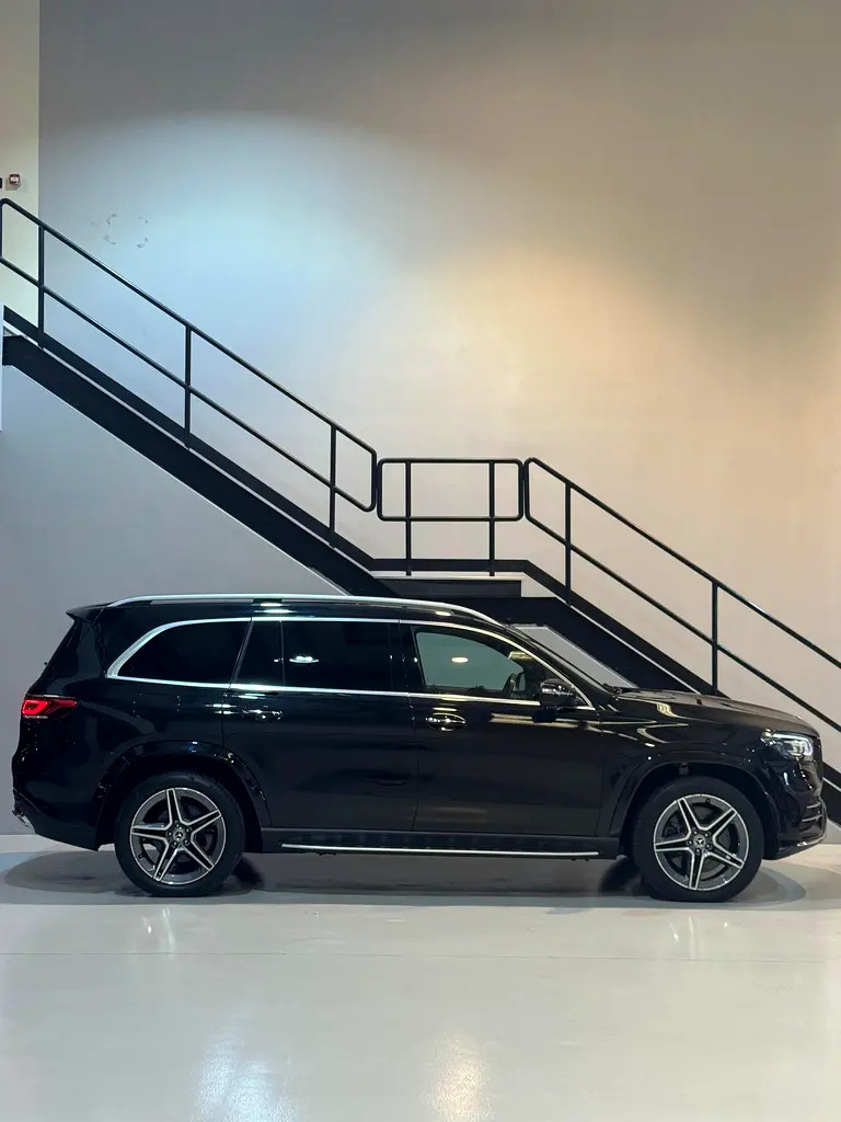 Accident free and low mileage - Image 6