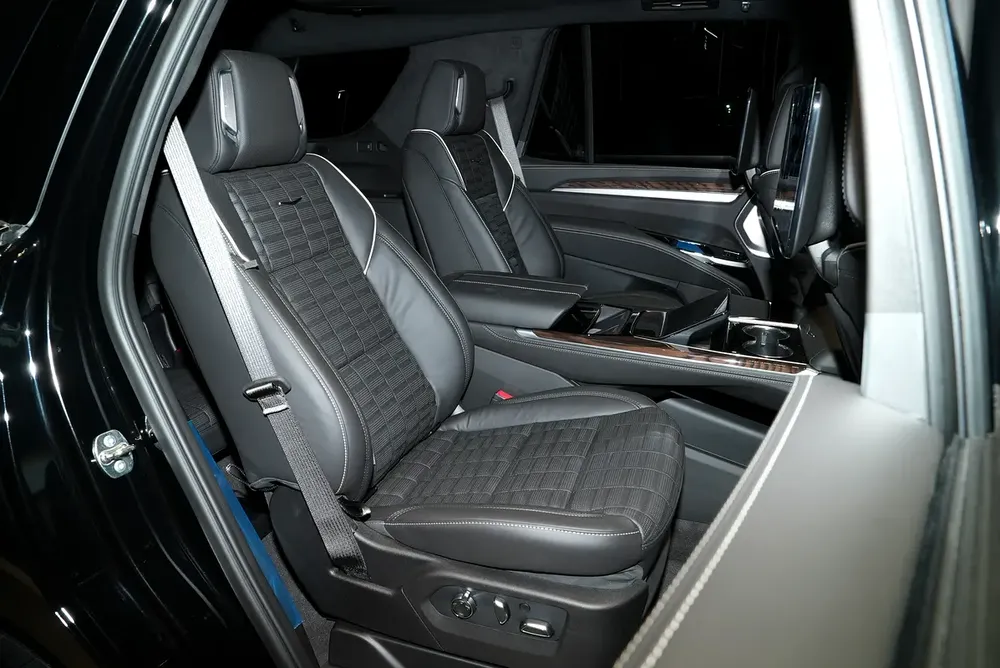 Cadillac Escalade Sport Platinum 2026 - European Specs - Brand New - Image 13