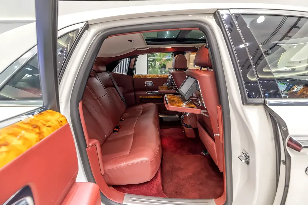2010 | Rolls Royce Ghost -  GCC Specs Emirates | Super Mint Condition | NO Accident | Low Milage - Image 13