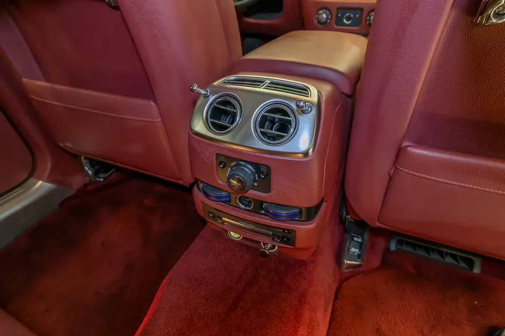 2010 | Rolls Royce Ghost -  GCC Specs Emirates | Super Mint Condition | NO Accident | Low Milage - Image 14