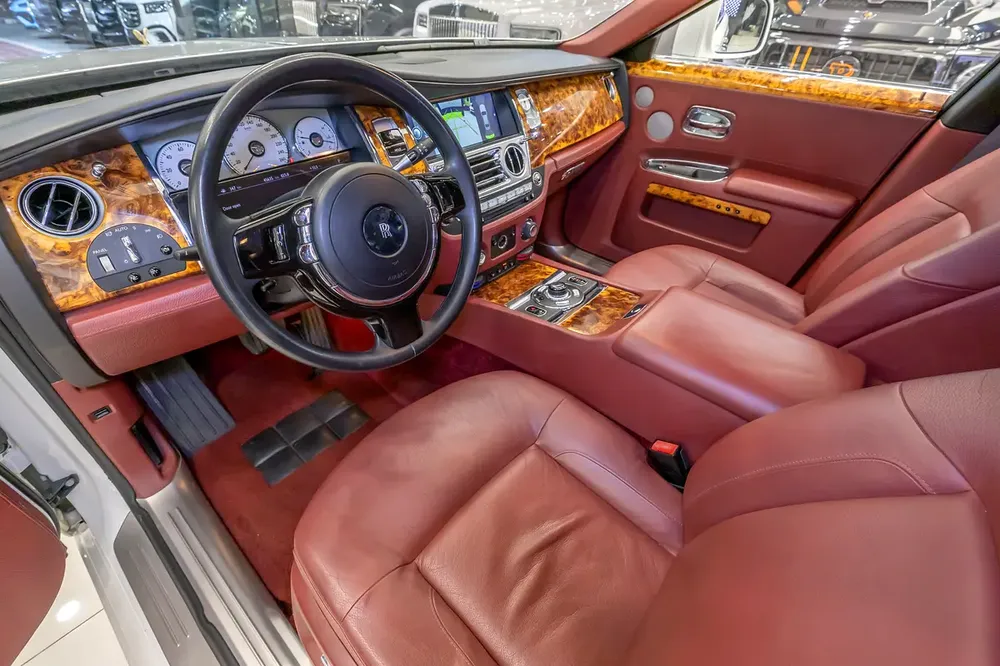 2010 | Rolls Royce Ghost -  GCC Specs Emirates | Super Mint Condition | NO Accident | Low Milage - Image 16