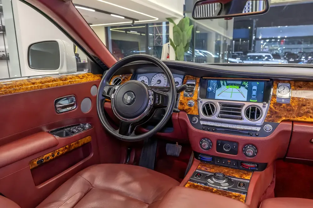2010 | Rolls Royce Ghost -  GCC Specs Emirates | Super Mint Condition | NO Accident | Low Milage - Image 17