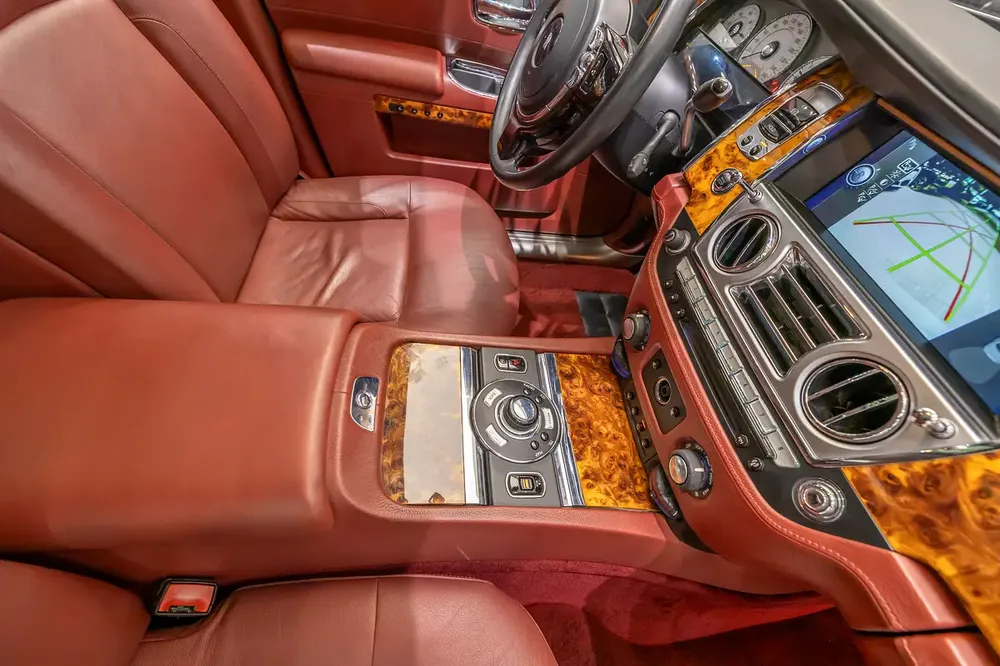 2010 | Rolls Royce Ghost -  GCC Specs Emirates | Super Mint Condition | NO Accident | Low Milage - Image 18