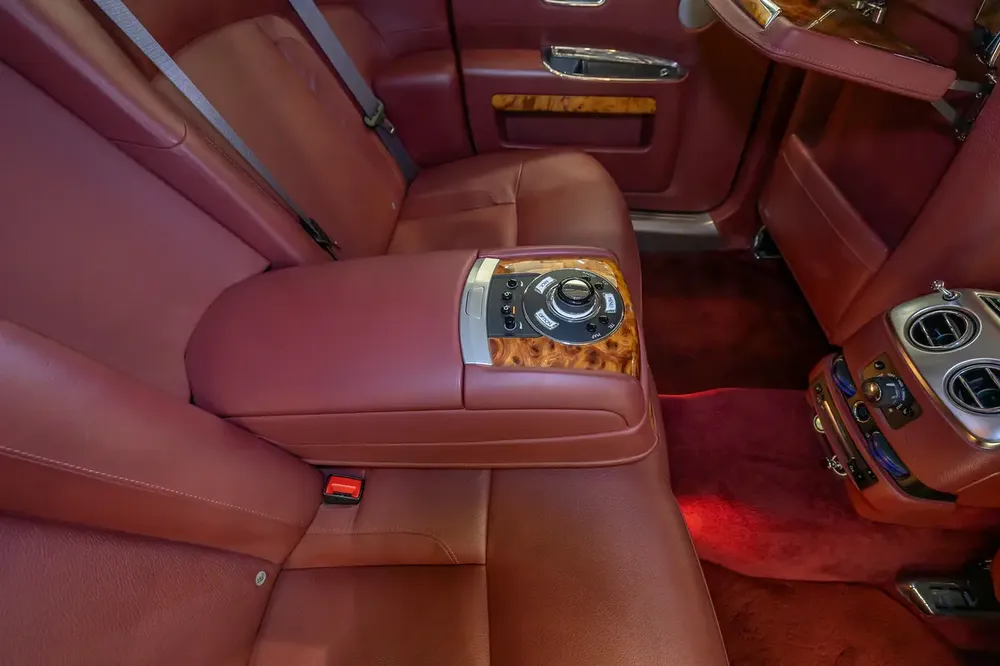 2010 | Rolls Royce Ghost -  GCC Specs Emirates | Super Mint Condition | NO Accident | Low Milage - Image 19